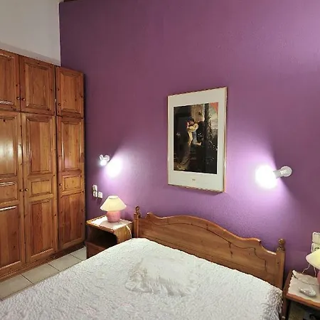 Anastazia Paradise Kolios