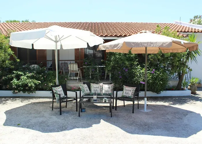 Anastazia Paradise Kolios