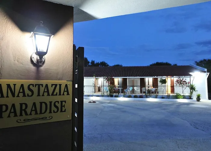 Anastazia Paradise Kolios