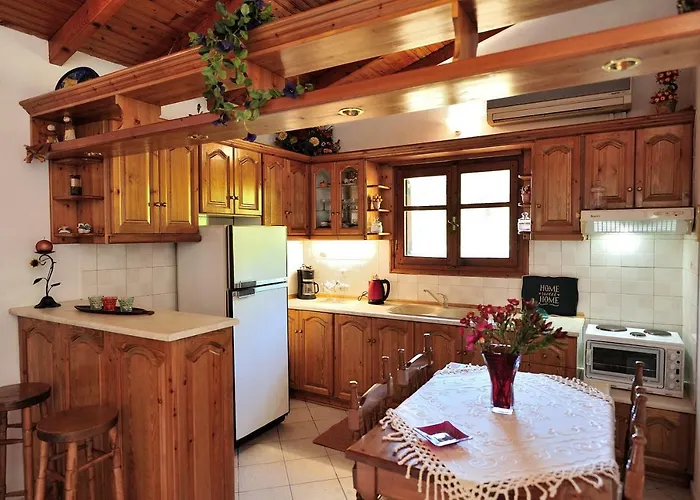 Anastazia Paradise Kolios