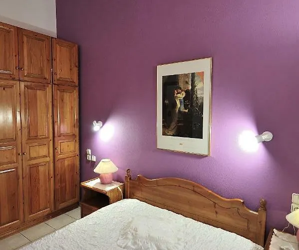 Anastazia Paradise Kolios